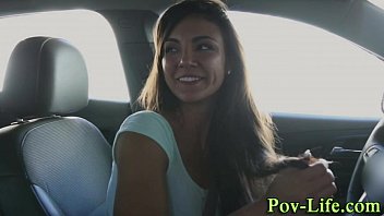 Aceasta slabuta cu tate mari face un film porno la cerere dupa ce face un dus
