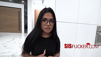 Sex natural cu o tocilara ce cere numai muie in gurita ei