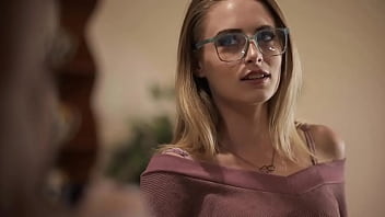 Dezvirginata de un profesor de sex la ea acasa blonda cu ochielari buna rau