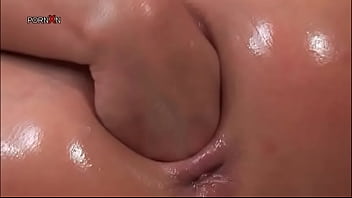Soacra subtire face sex pe fotoliu cu ejaculare interna
