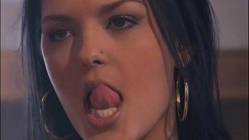Xxx cu tineri ce le place sa faca sex salbatic viseaza doar la supt de pula