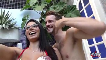 Fiecare cadru al peliculei porno transmite o energie abundentă și te va ține cu respirația tăiată