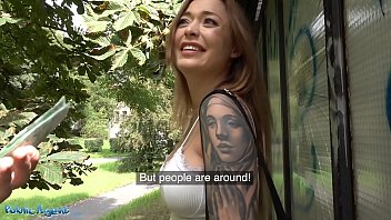 Pizda mica exploatata la maxim sex cu o blonda tatuata