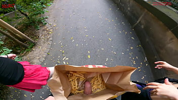 Linge in pizda pe aceasta tarfa foarte adorabila de 27 de ani