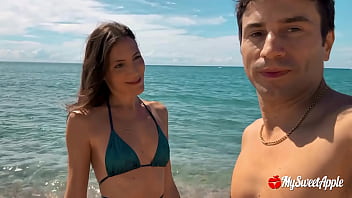 Studenta furtuna la mare vara in vacanta sex in valurile mari
