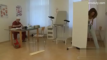 Pune mana la pizda aceasta bunaciune inainte sa se futa cu aceasta pula mare