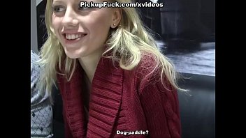 Filmulete porno cu mai multi barbati negri care ii dau muie la aceasta tarfa