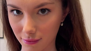 O mica sugatoare de pula din oradea face sex oral