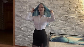 Miruna Jade isi arata sanii mari xxx o tanara ce stie meserie