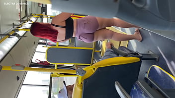 Porno cu roscata corpolenta ce se fute in autobuz