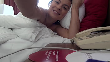 Jasmine Rouge porno in vacanta de lux cu iubitul ei strain ce e futacios