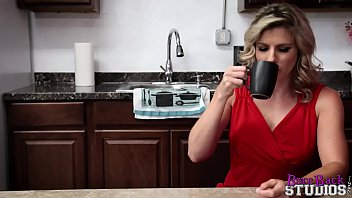 Pizda de adolescenta fututa acasa cu drag si pasiune sex dimineata la cafea cu matura