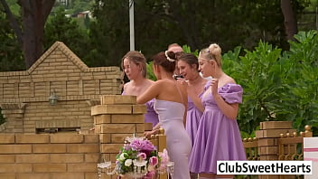 Romanca ce se masturbeaza si dupa se duce la vecinul ei xxl cu mireasa blonda