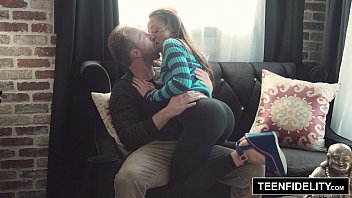 Romanca bruneta suge o pula cu bile si o vrea in pizda ei xxx sex vara afara cu tanara