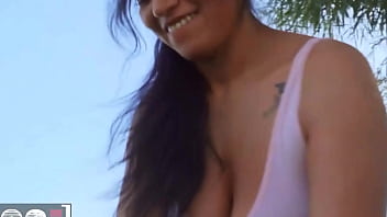 O incearca sa vada daca suge bine pula 