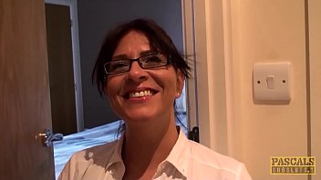 Mamica tanara care se fute superb cu fiul ei vitreg dotat xxx