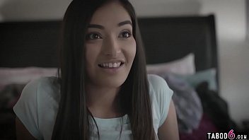 Bruneta asta suge cu pofta pula xxx la ea in casa