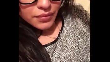 Bruneta româncă filmează când este linsă în pizda ei futută,  are orgasm această curvă de românia