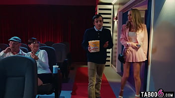 Iulia Iubeste Sexul Cu Iubitul Ei se o supune la perversiuni sexuale