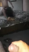 Barbatul se uita la nevasta cum se fute