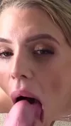 Blonda spermata peste toata fata